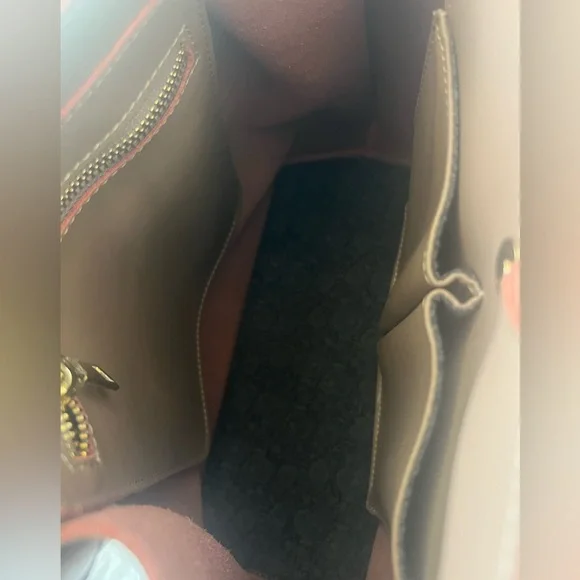 NWOTS Leather Tote Bag NWOTS - Picture 14 of 16